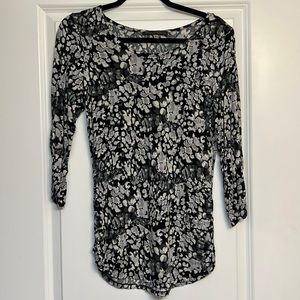 Rose & Olive 3/4 Sleeve Patterned Top